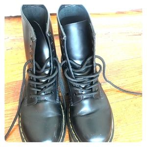 Women’s Black Dr. Marten’s size 7